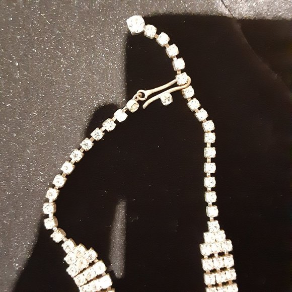 Elegant Silver Necklace and Bracelet Set - Picture 5 of 8